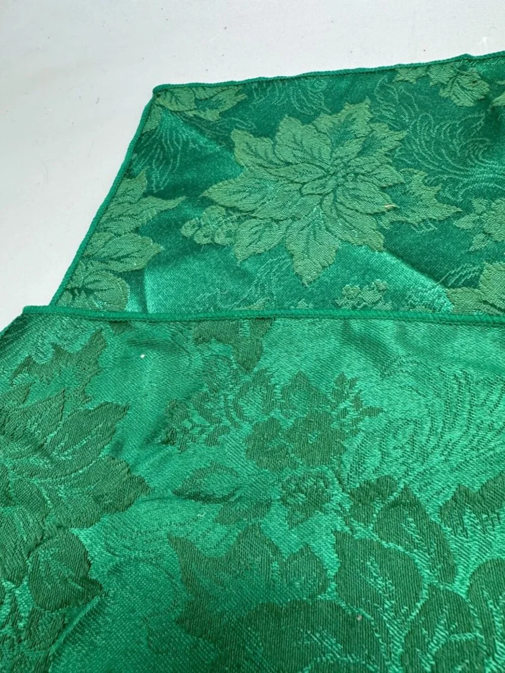 Green Floral Cloth Napkins 52% Cotton 48% Polyester Set of 2 Made Taiwan READ